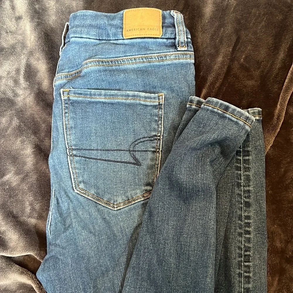 American Eagle Classic Blue Women's Jeans - Picture 2 of 3